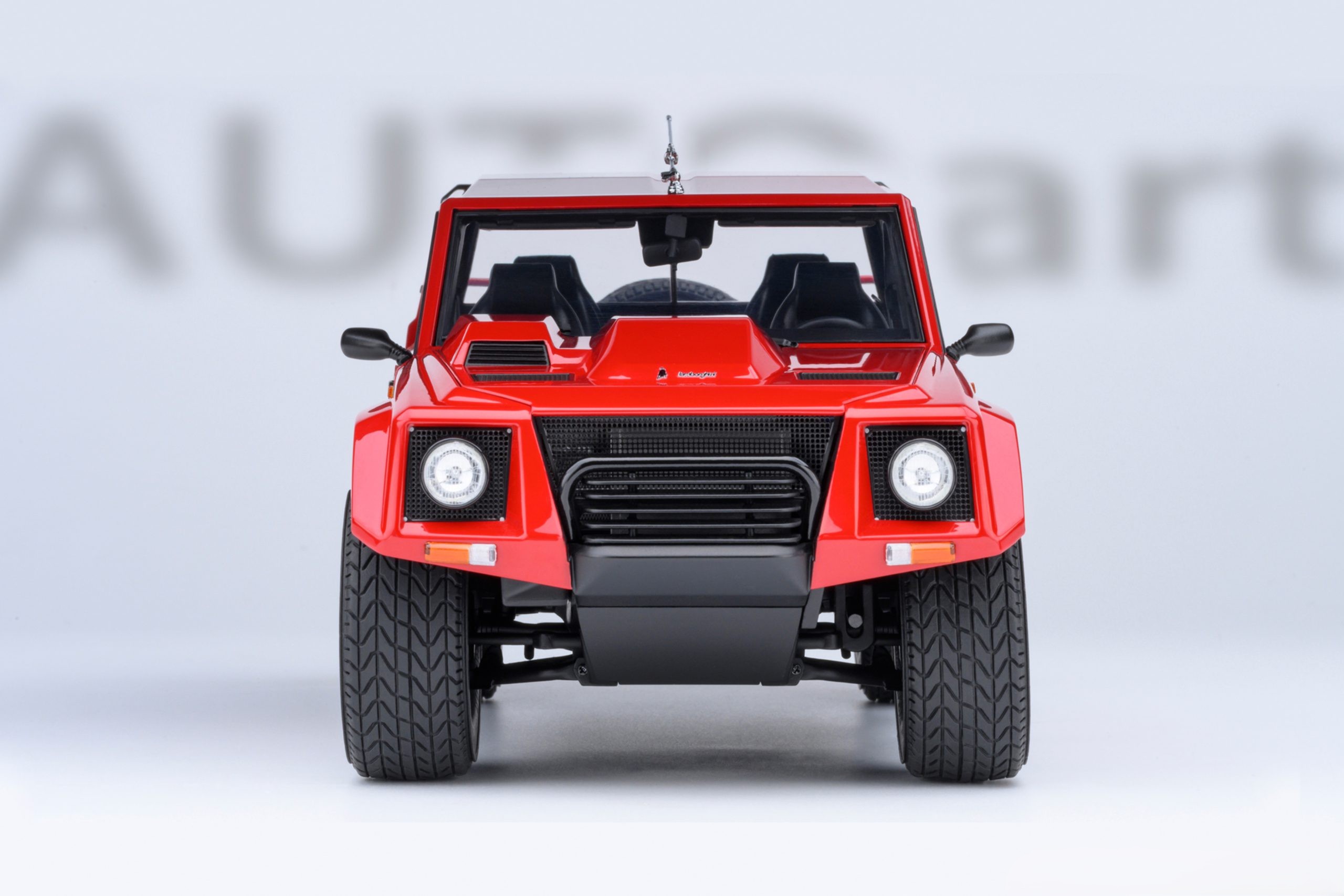 Lamborghini LM002 red 1:18 AUTOart
