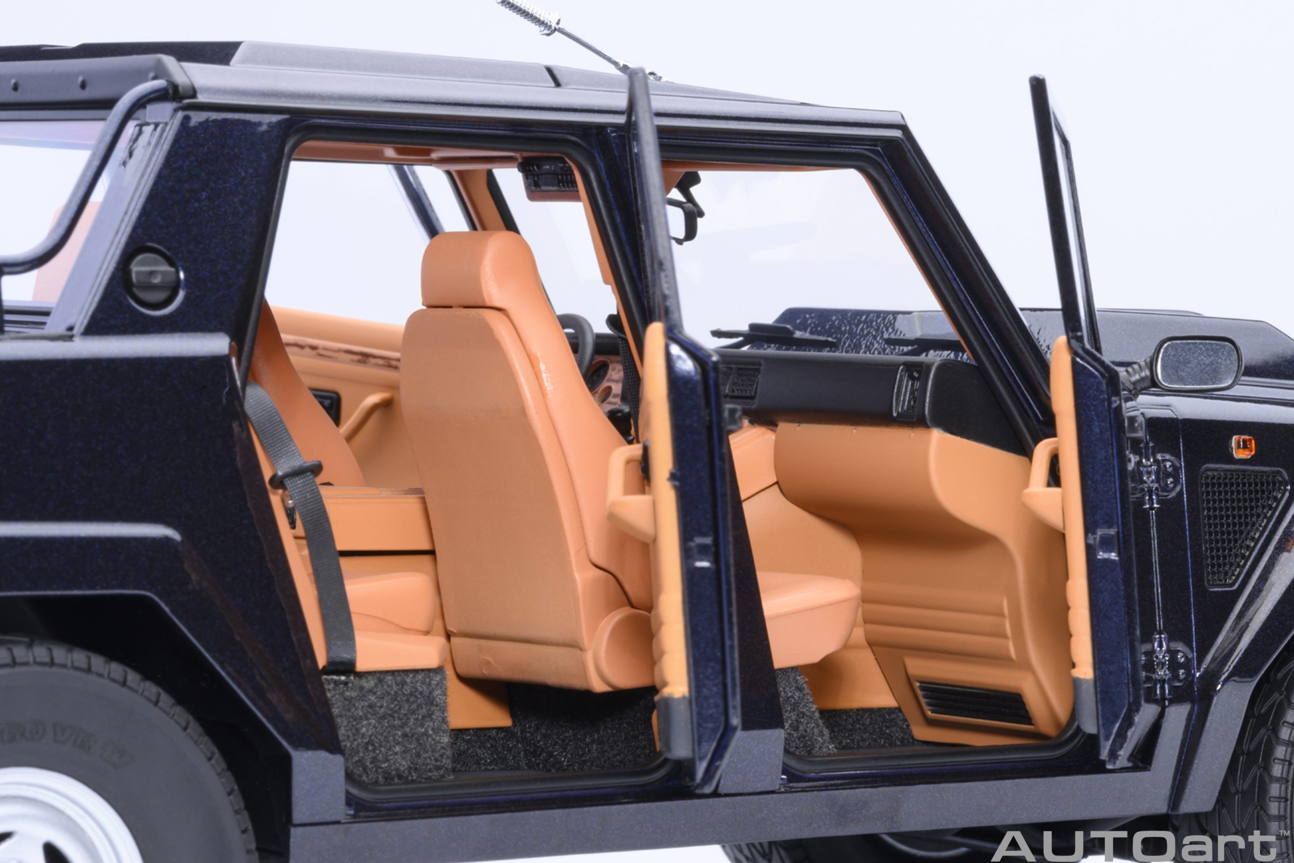 Lamborghini LM002 blue metallic 1:18 AUTOart