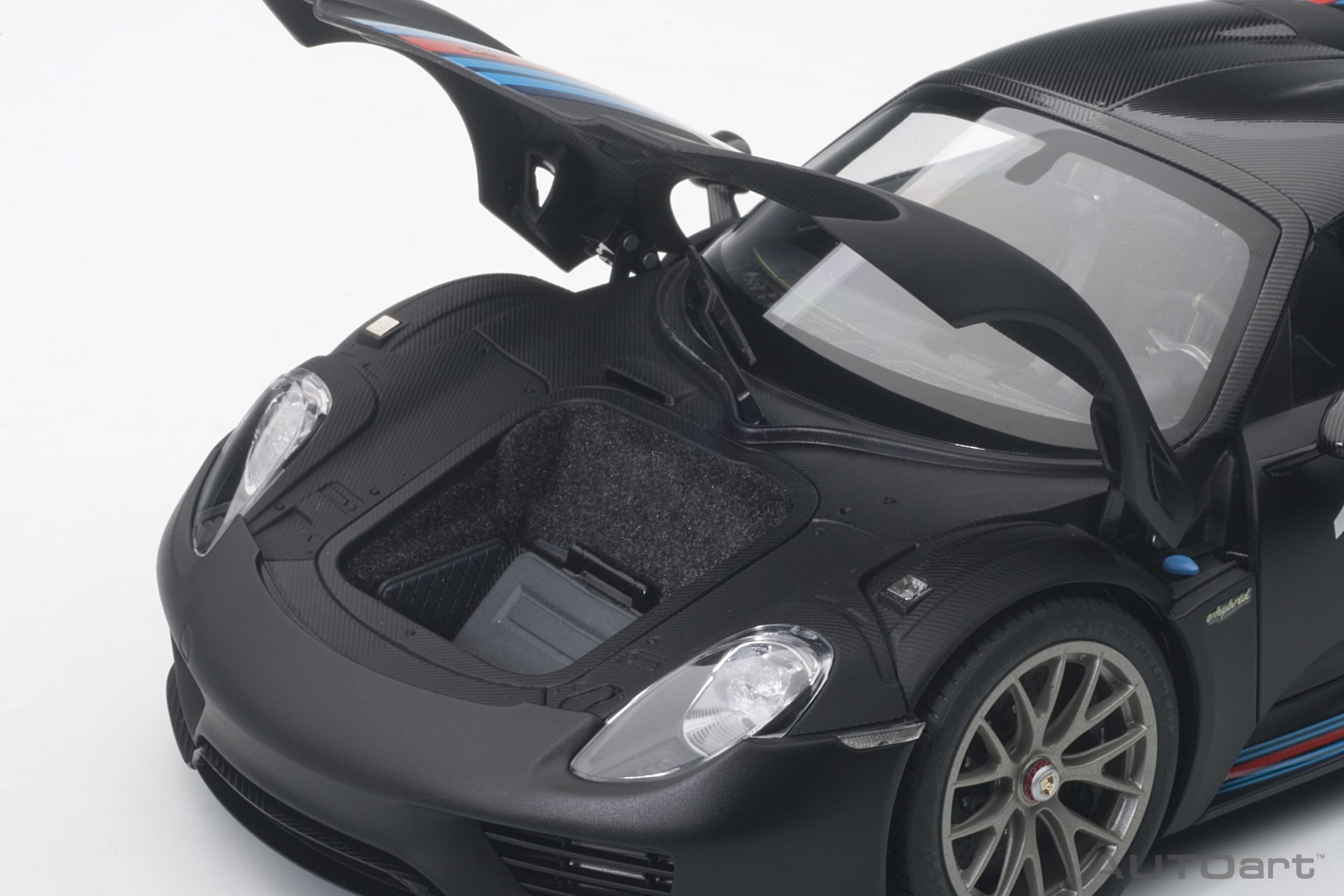 Porsche 918 Spyder 2013 Weissach Package black /Martini 1:18 AUTOart