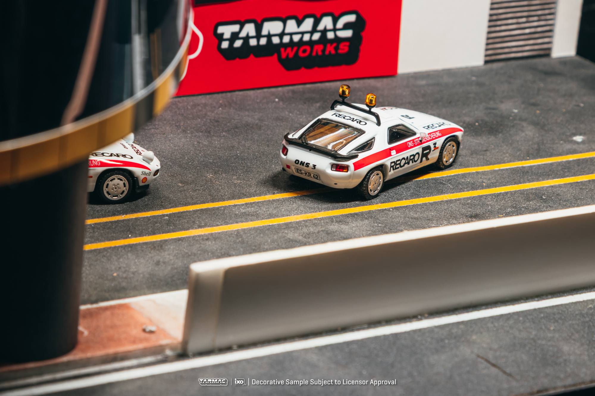 Porsche 928 S Safety Car white 1:64 Tarmac
