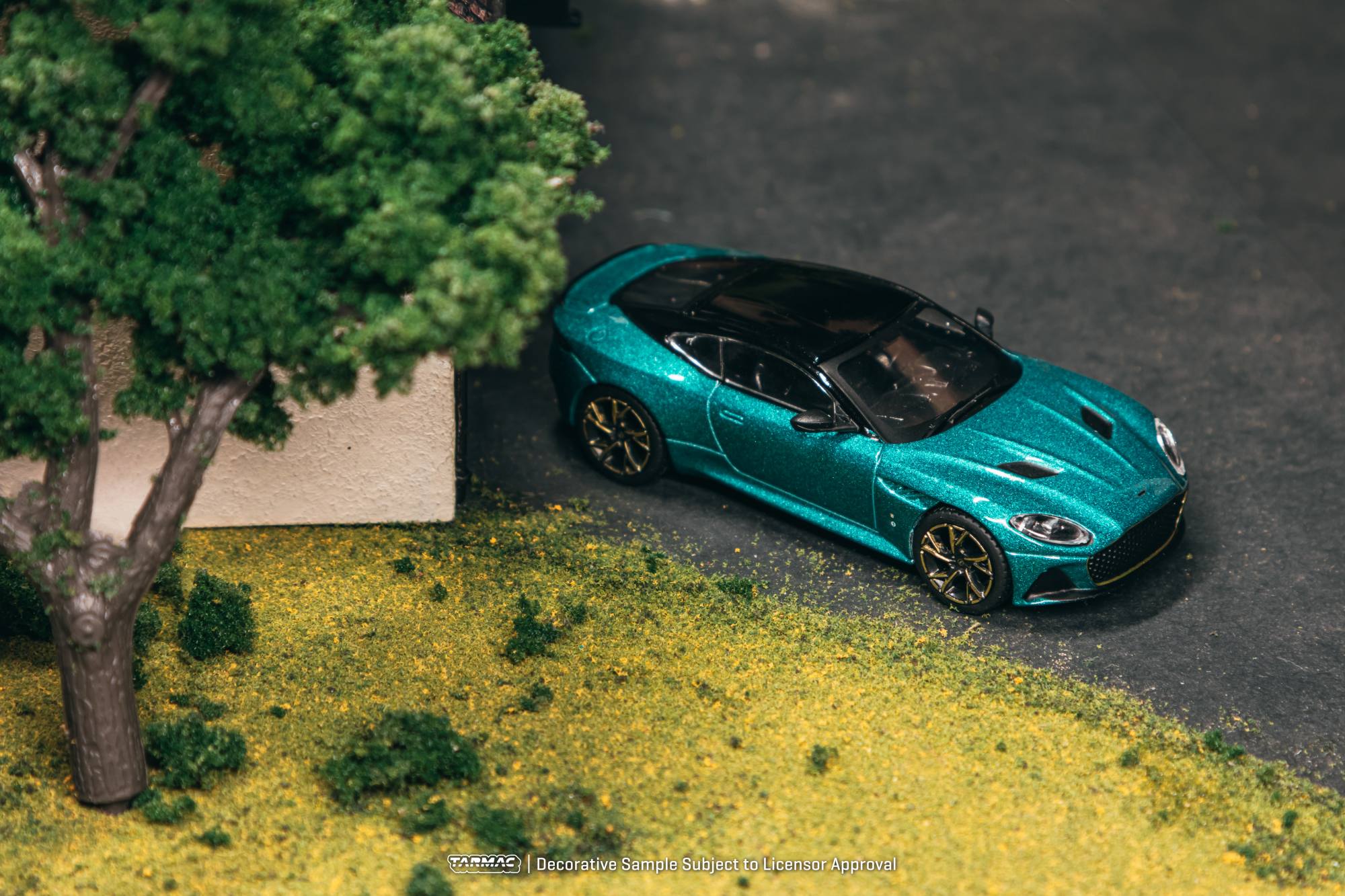 Aston Martin DBS Superleggera green metallic 1:64 Tarmac