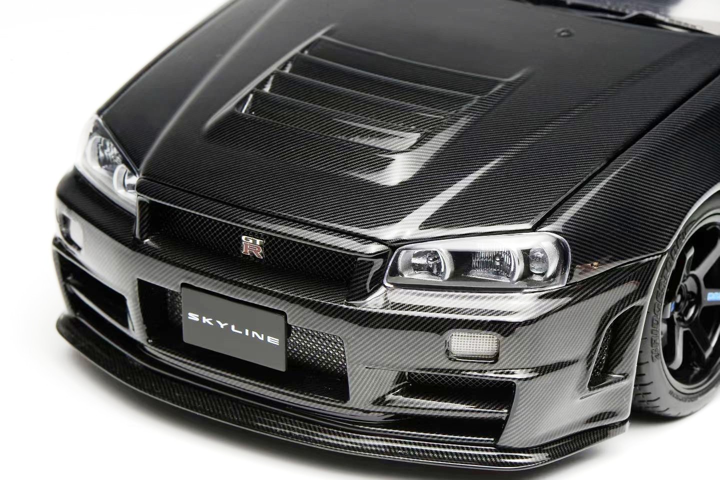 Nissan Skyline GT-R R34 Coupe Customized Version 1999 full carbon fibre version 1:18 Motorhelix