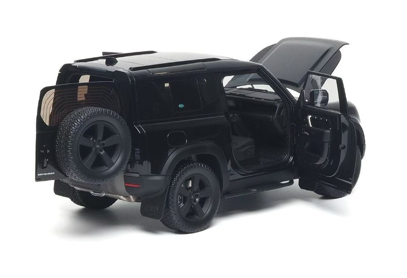 Land Rover Defender 90 2020 black 1:18 Almost Real