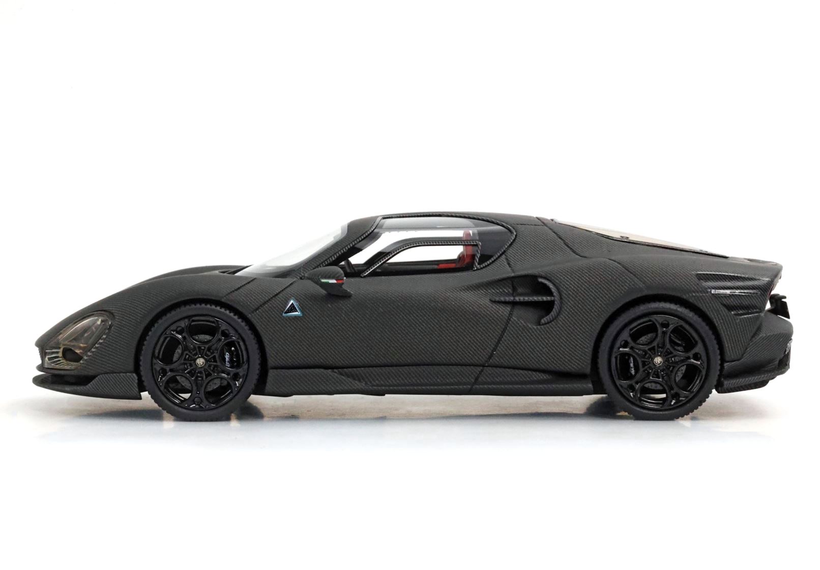 Alfa Romeo 33 Stradale Carbon Fibre 1:43 B.B.R.