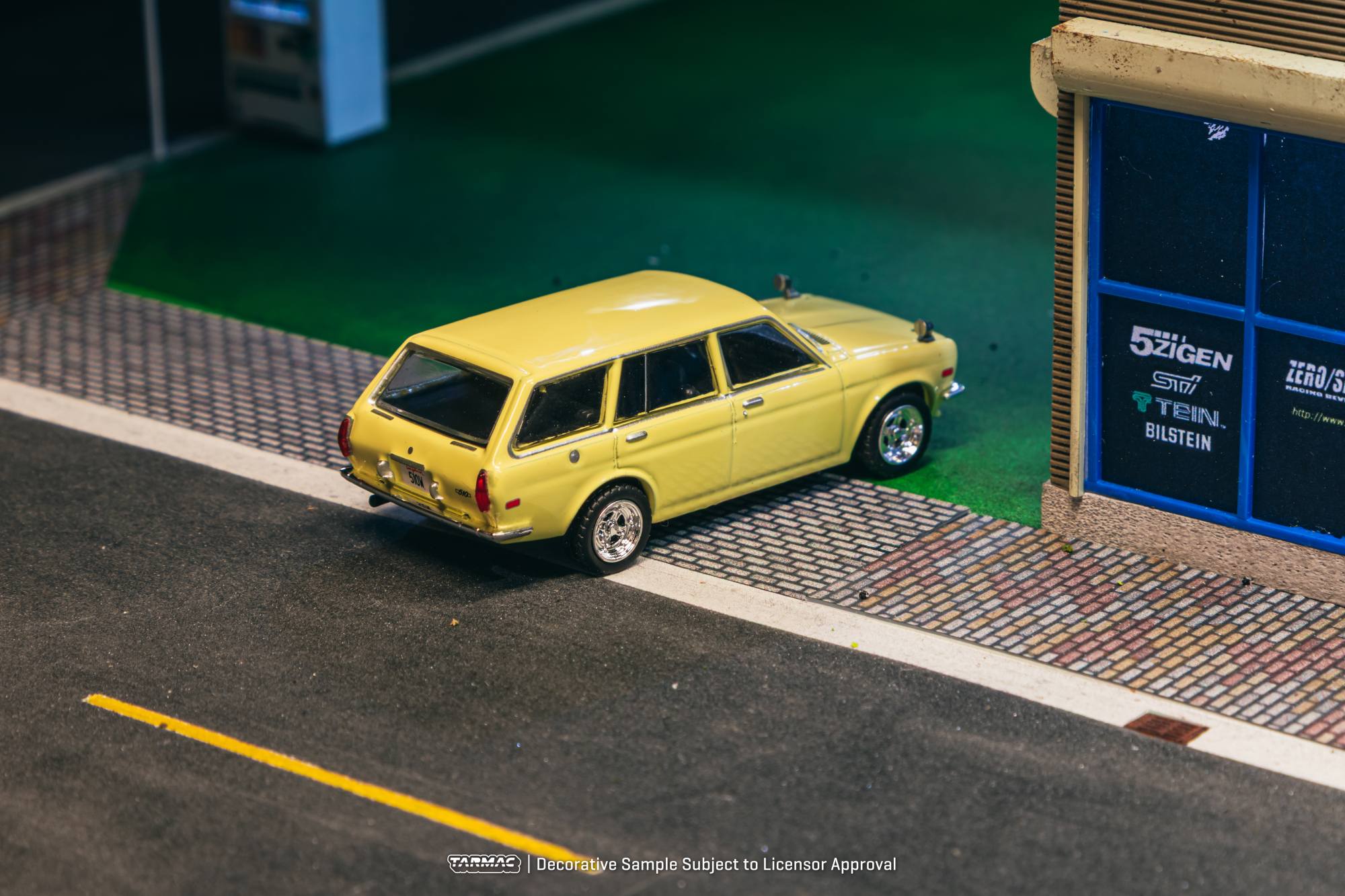 Datsun 510 1973 Bluebird Wagon yellow 1:64 Tarmac
