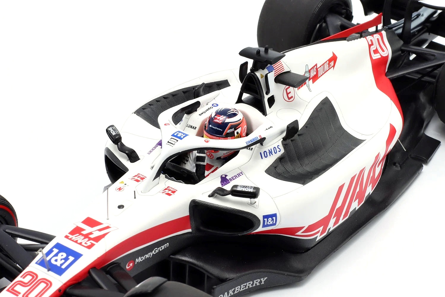 HAAS F1 Team VF-22 #20 K.Magnussen Pole Position Brazil GP 2022 1:18 Minichamps 