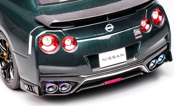 Nissan GT-R Nismo T-Spec Coupe 2022 green 1:18 Motorhelix