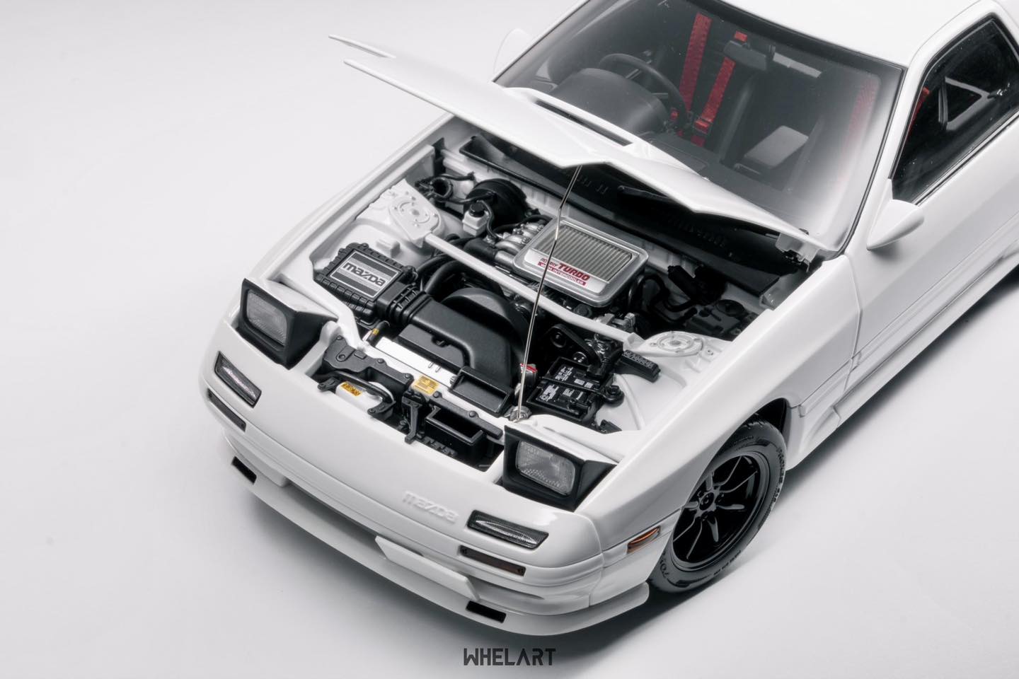 Mazda Savanna RX-7 FC3S *Initial D* 1992 white with Figurine Takahashi Ryosuke 1:18 Whelart