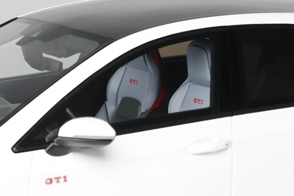 Volkswagen Golf Mk.8 GTI Clubsport 2024 pure white 1:18 OttOmobile