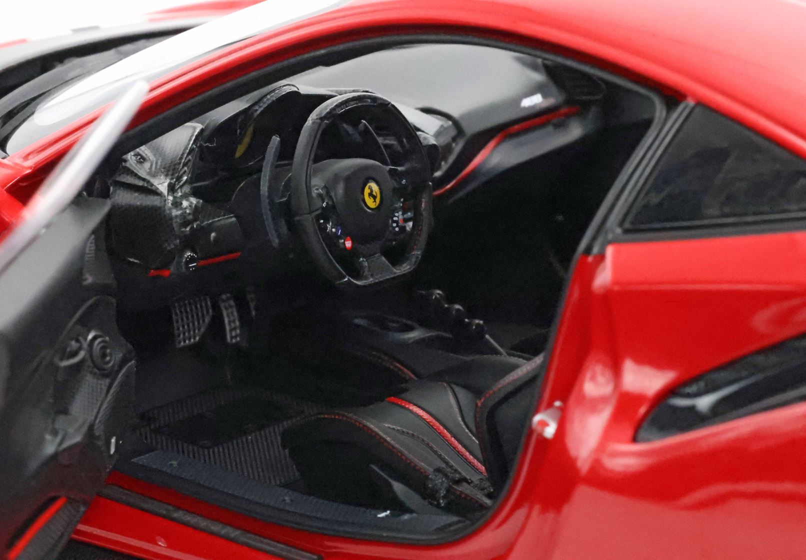 Ferrari 488 PISTA Rosso Corsa with stripe 1:18 B.B.R.