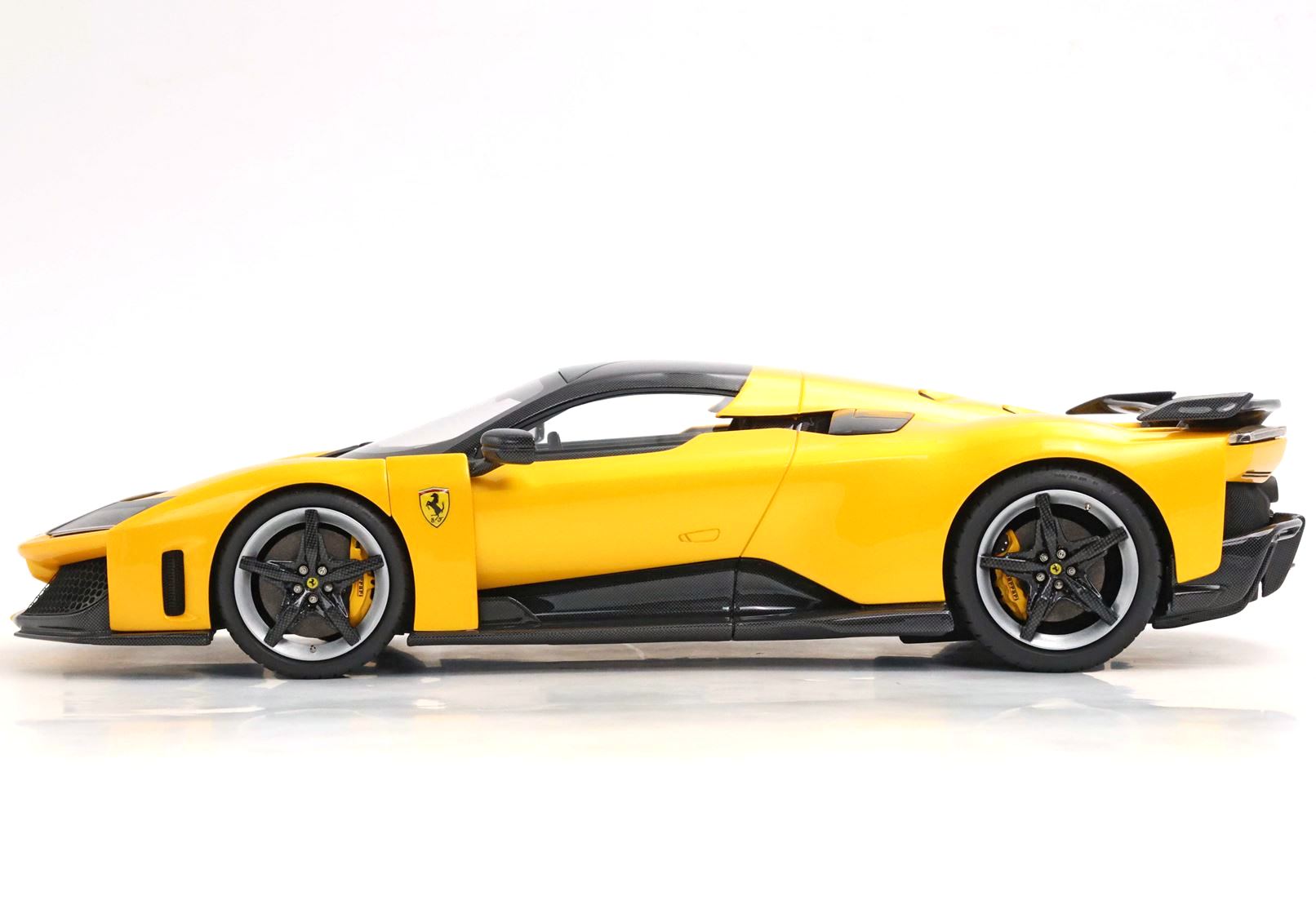 Ferrari F80 Giallo Tristrato 1:18 B.B.R.