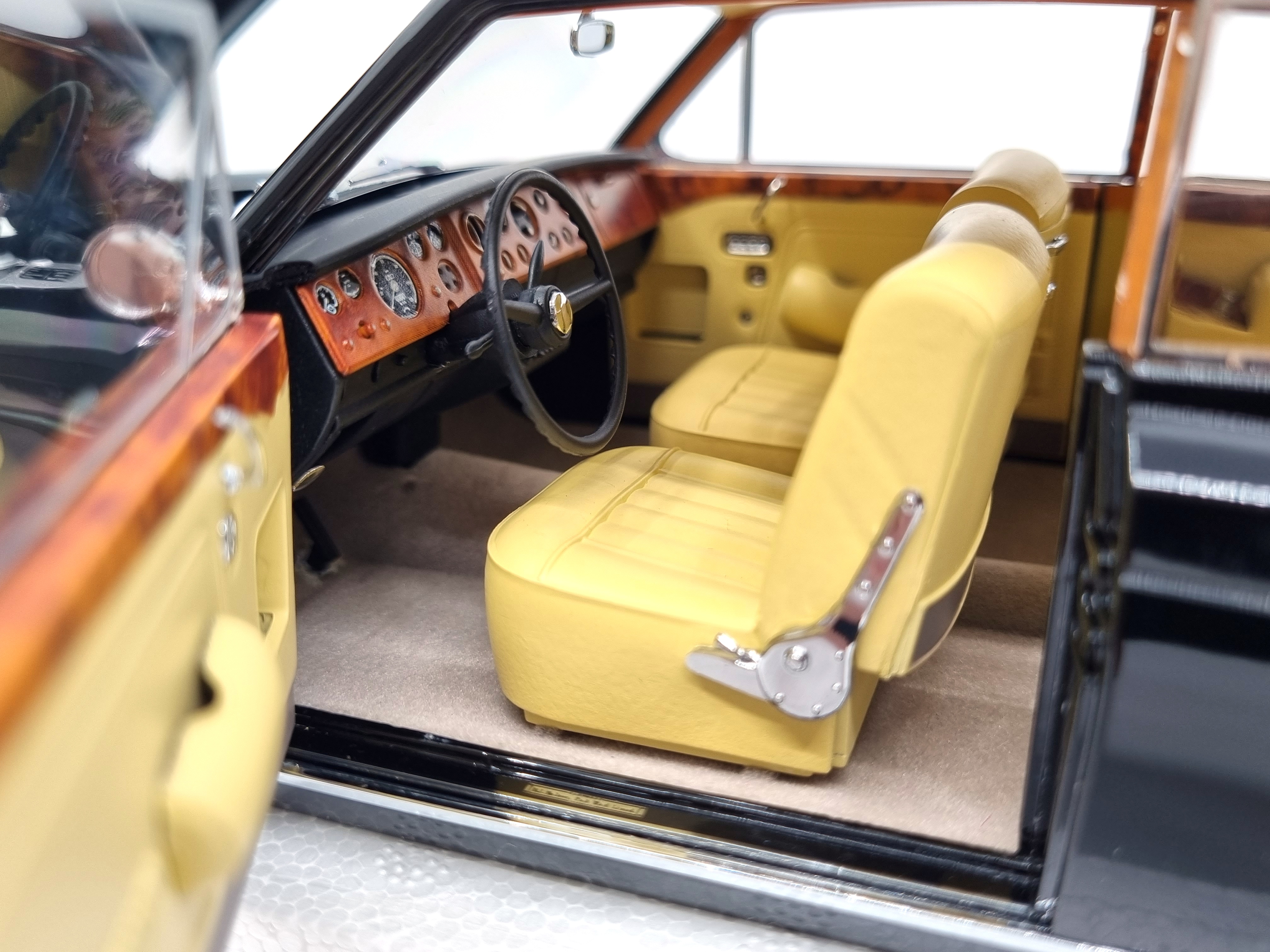 Rolls Royce Silver Shadow Mulliner Park Ward 1968 1:18 Paragon Models