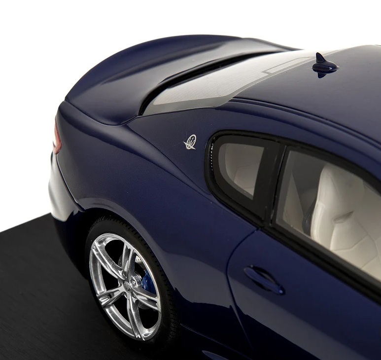 Maserati GranTurismo 2017 blue 1:18 TSM Model