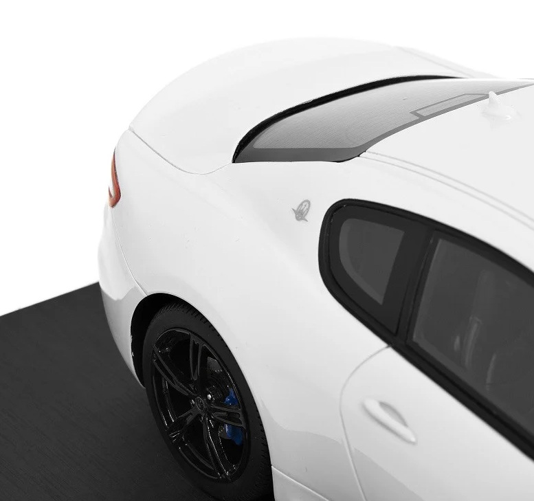 Maserati GranTurismo 2017 white pearl metallic 1:18 TSM Model
