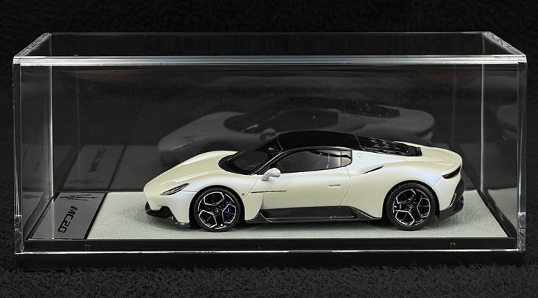 Maserati MC20 2020 pearl white/gloss black roof 1:43 B.B.R.