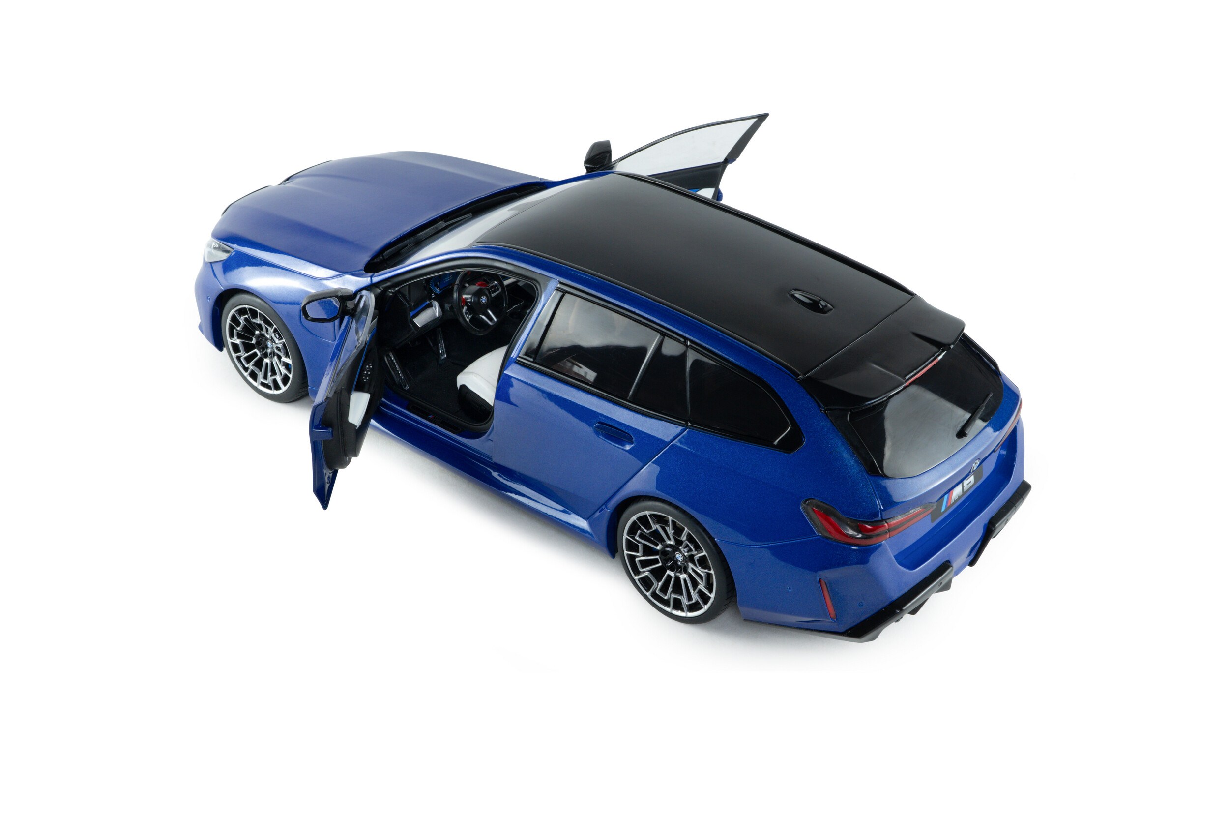 BMW M5 Touring 2024 marina bay blue metallic 1:18 Solido