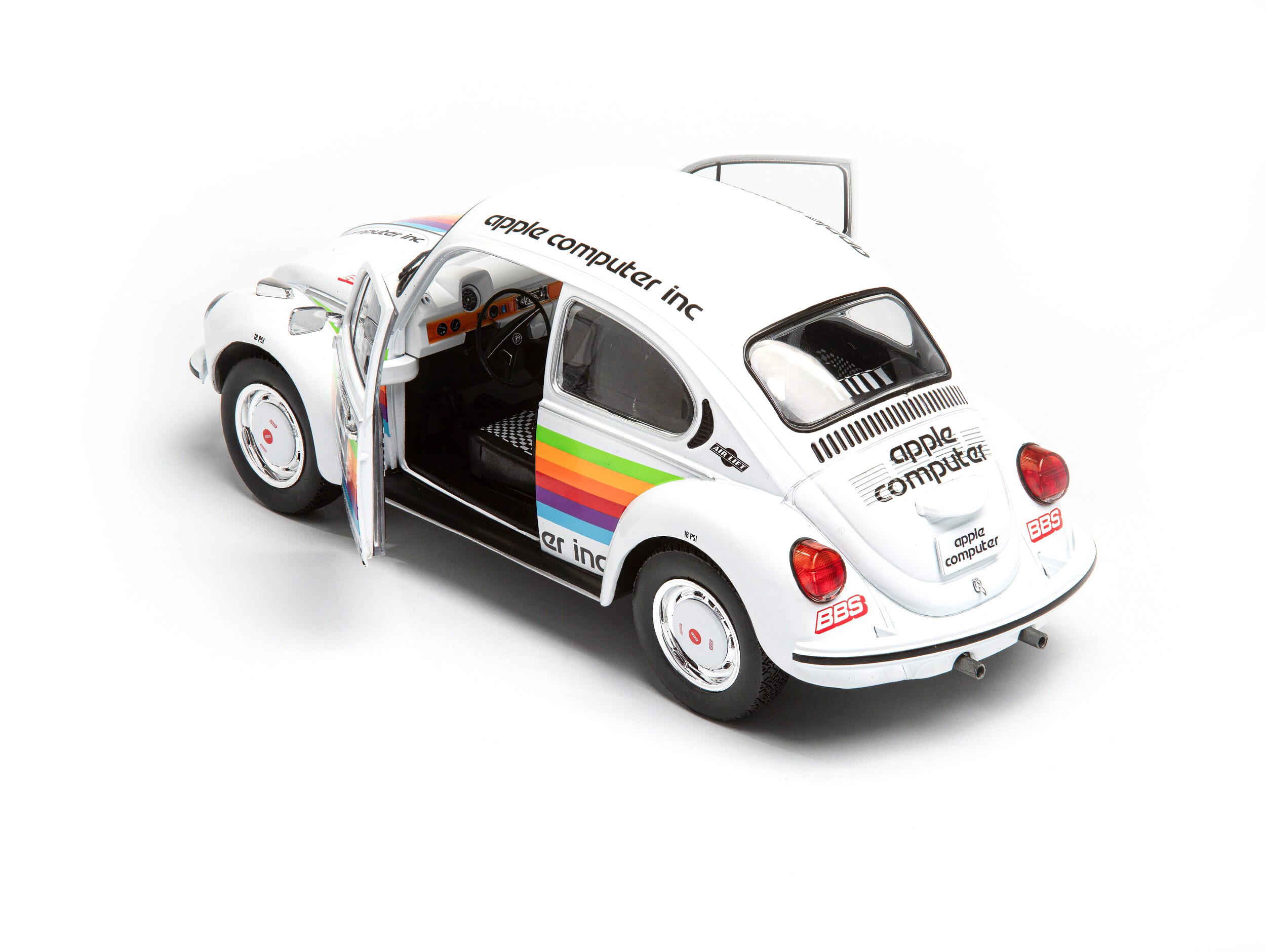 Volkswagen Beetle 1303 K3 Tribute 1975 white 1:18 Solido