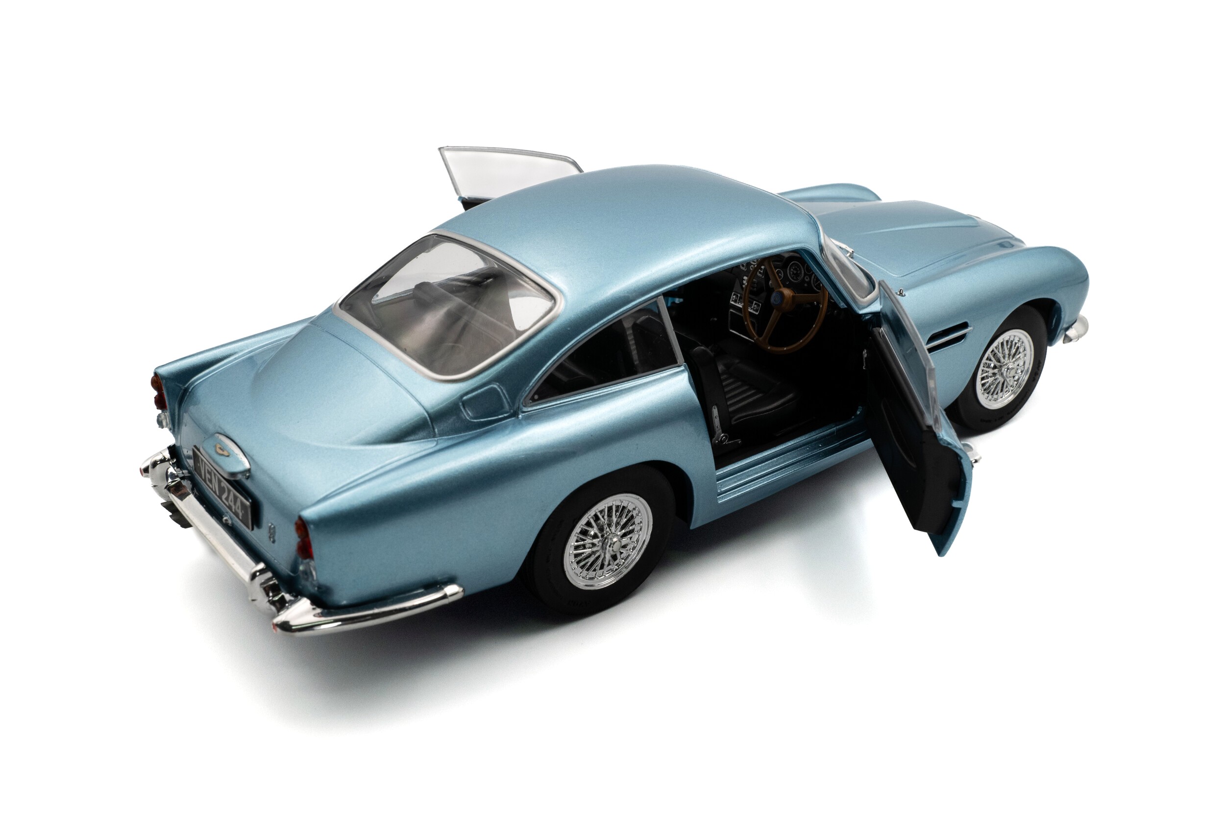 Aston Martin DB5 light blue metallic 1:18 Solido
