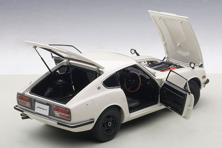Nissan Fairlady Z432 1969 white 1:18 AUTOart