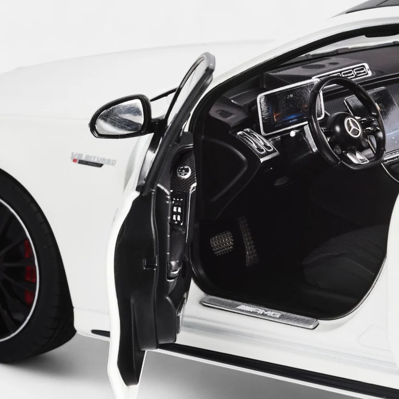 Mercedes-AMG S 63 E Performance opalith white 1:18 NZG