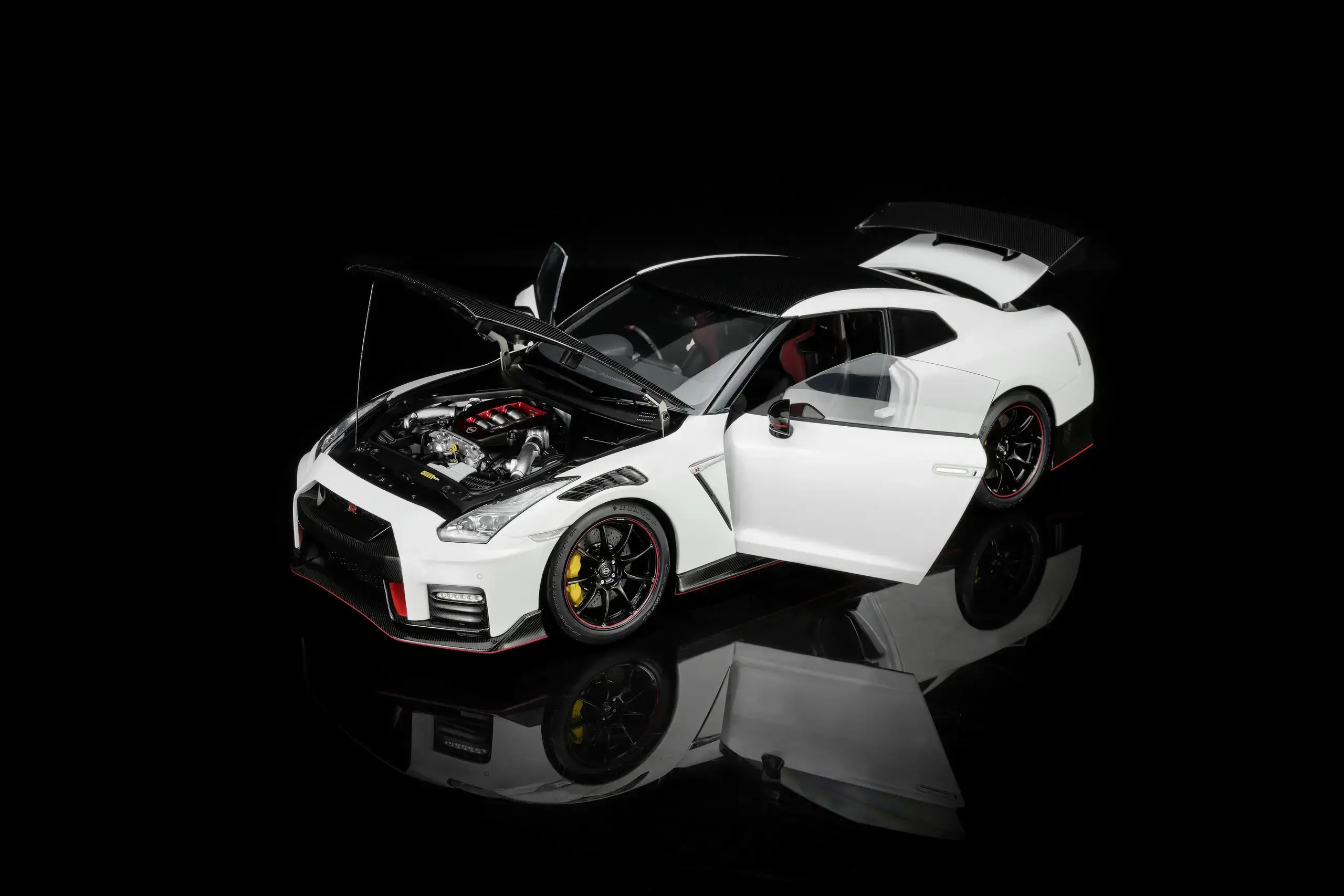 Nissan GT-R Nismo R35 Special Edition 2022 Brilliant White Pearl 1:18 Motorhelix