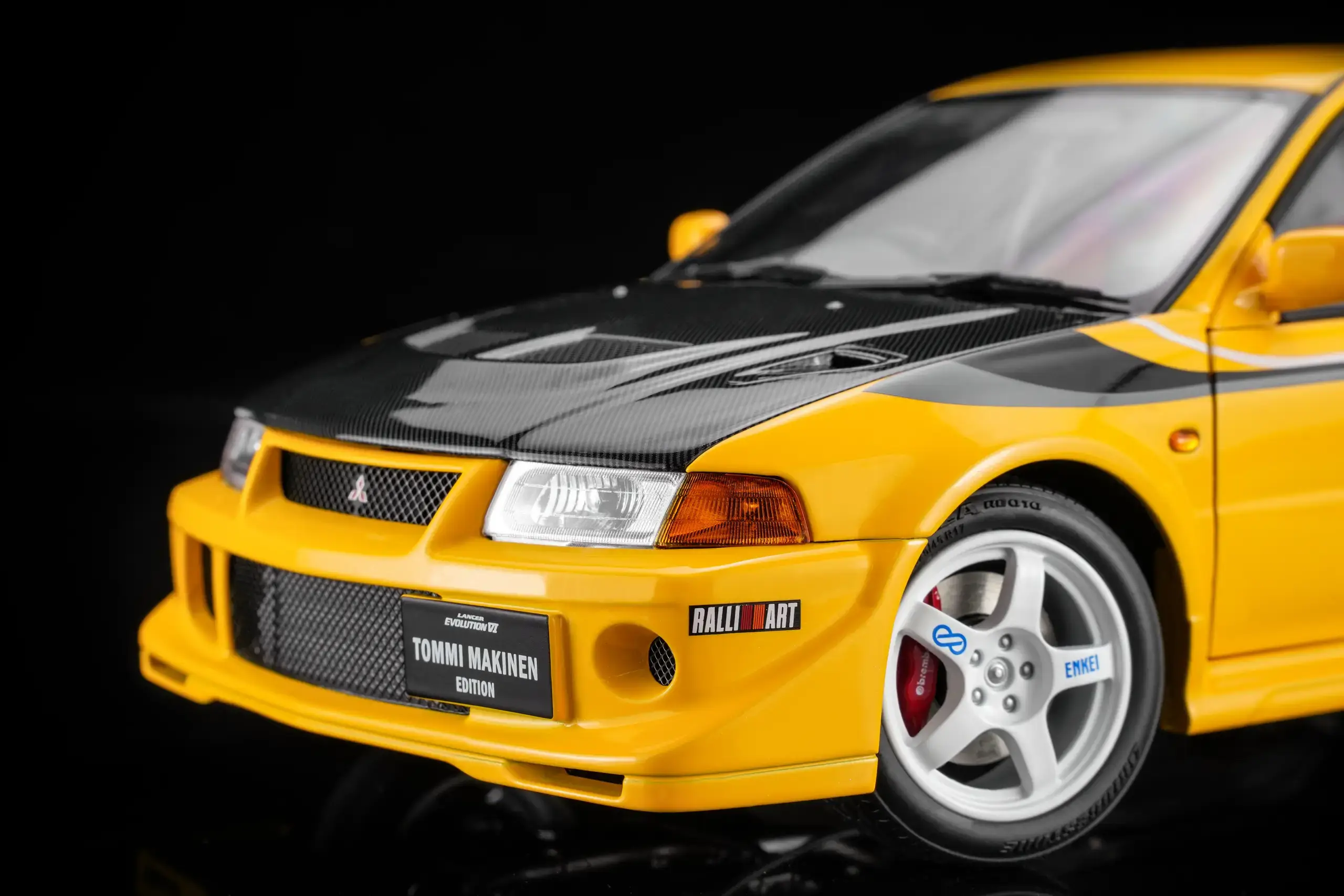 Mitsubishi Lancer EVO VI GSR Tommy Makinen Edition 2000 yellow 1:18 Motorhelix