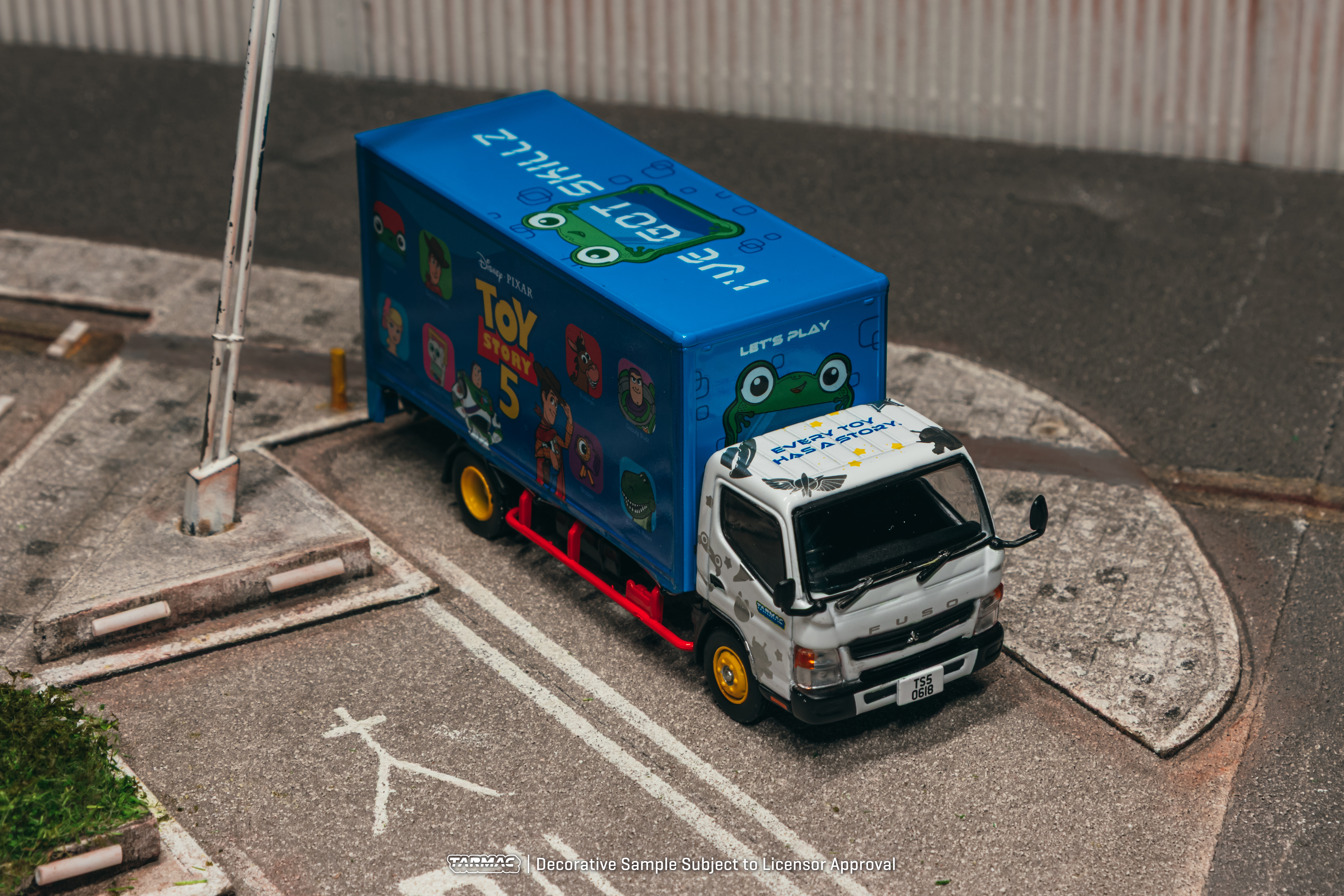 Mitsubishi Fuso Canter *Toy Story 5* 1:64 Tarmac