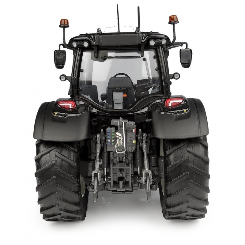 Valtra N175 Tractor 2022 black 1:32 Universal Hobbies