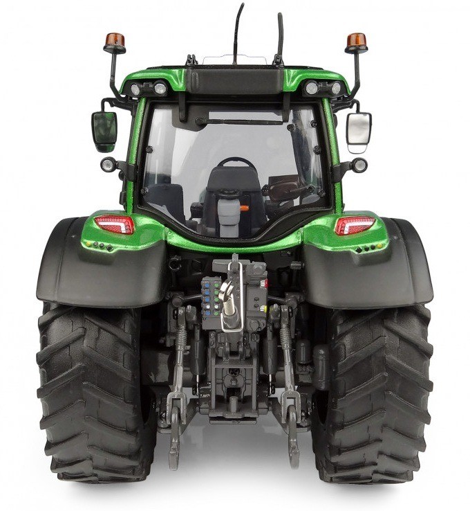 Valtra N175 Tractor 2022 green metallic/black 1:32 Universal Hobbies