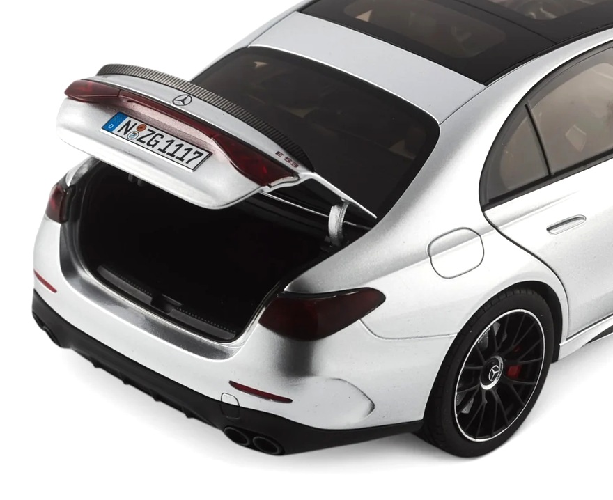 Mercedes-AMG E 53 Hybrid 4Matic+ hightech silver 1:18 NZG