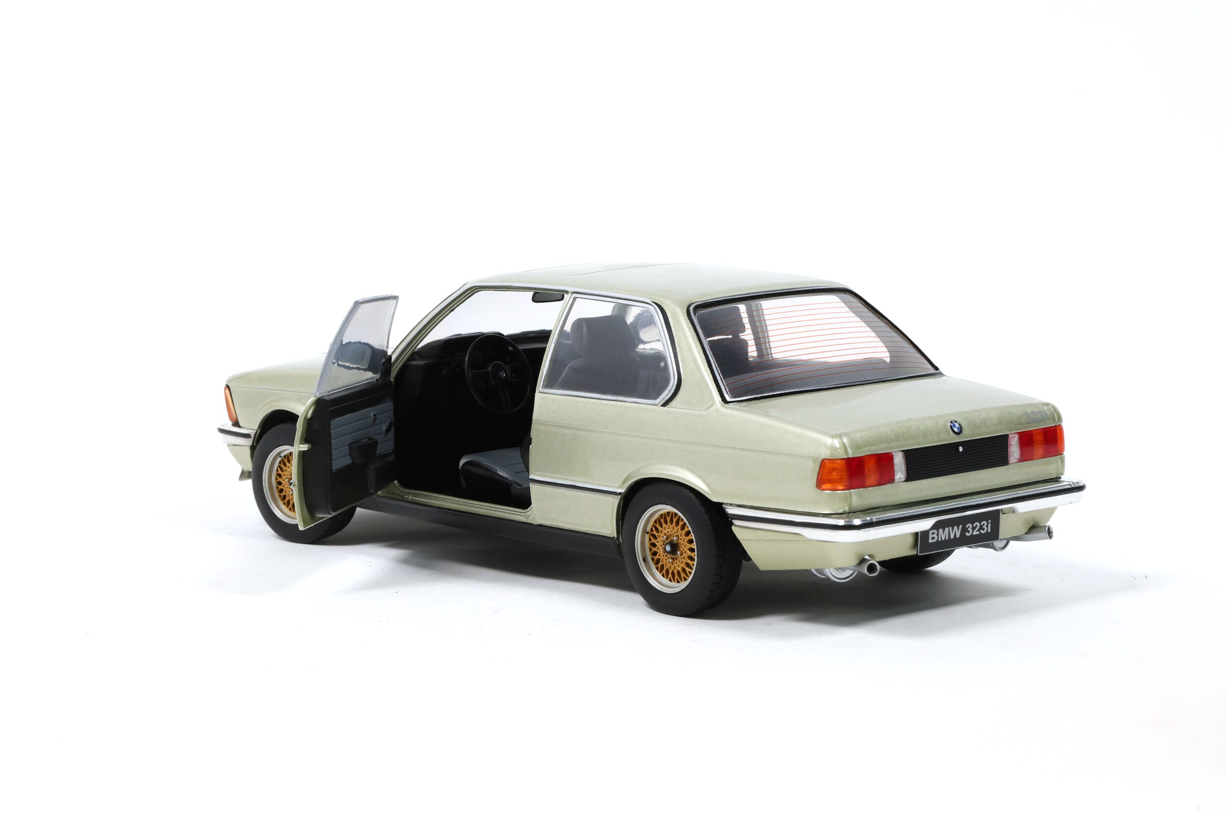 BMW 323I 1980 green metallic 1:18 Solido