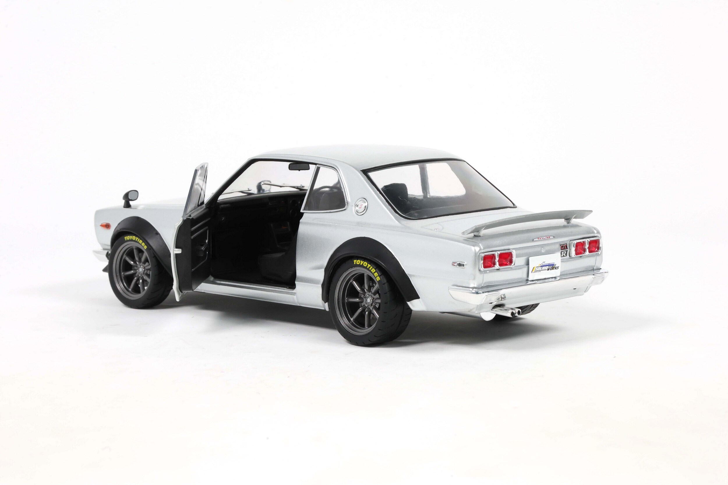 Nissan Skyline 2000 GT-R 1970 silver Hakosuka Solido Works 1:18 Solido