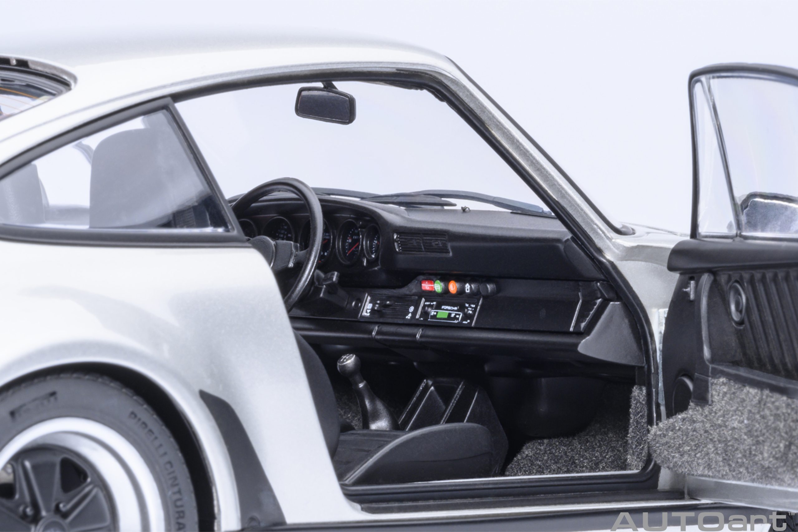 Porsche 911 930 Turbo 3.0 silver 1:18 AUTOart