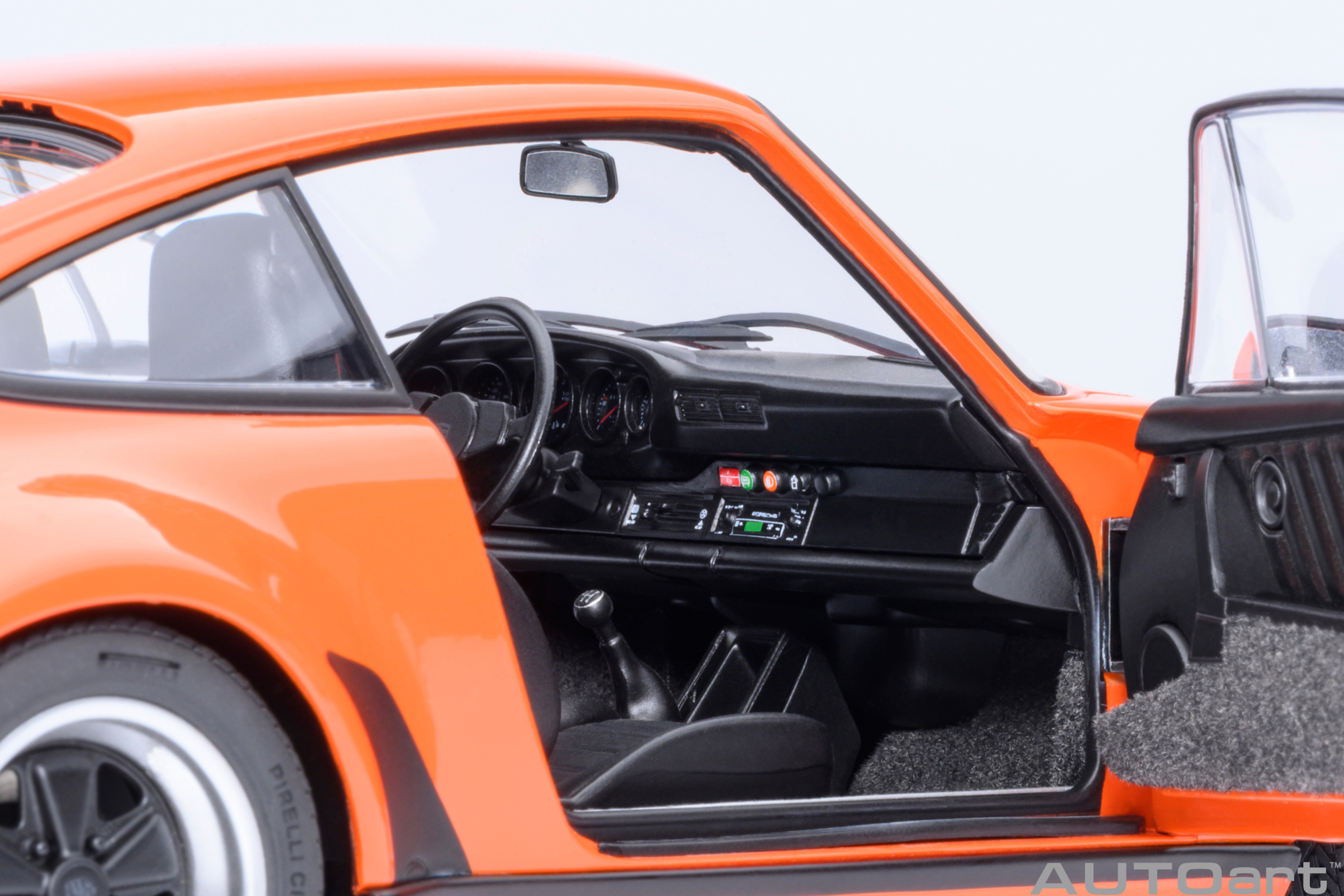 Porsche 911 930 Turbo 3.0 continental orange 1:18 AUTOart