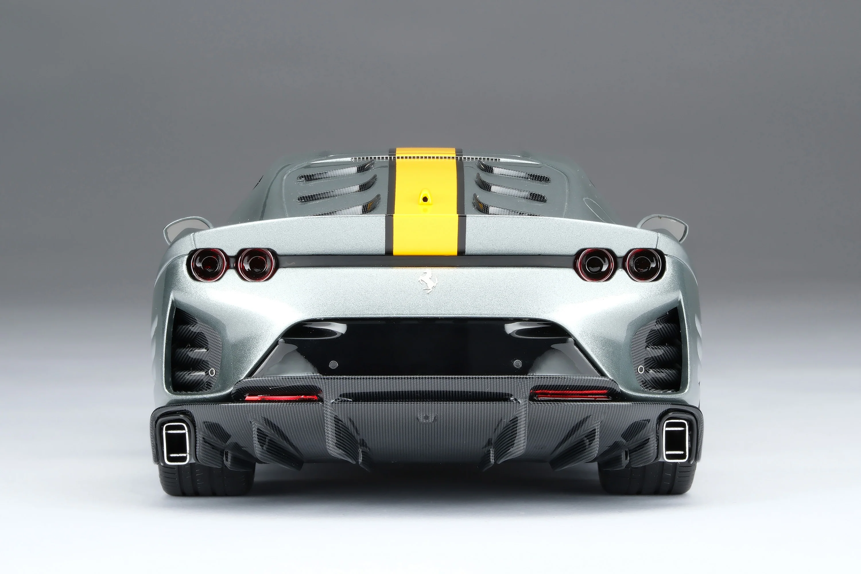 Ferrari 812 Competizione Grigio Coburn 1:18 Amalgam