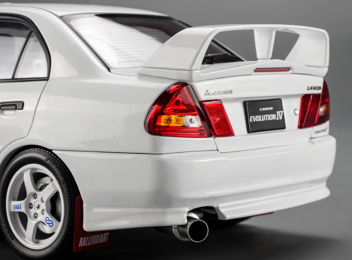 Mitsubishi Lancer EVO IV GSR Base Rally 1999 1:18 Motorhelix