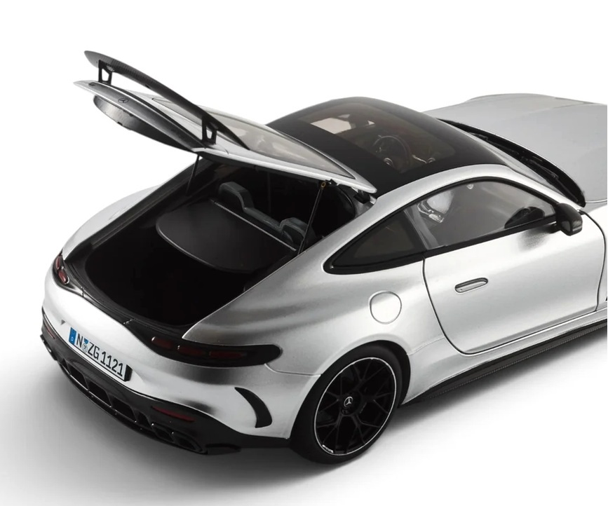 Mercedes-AMG GT 63 Pro 4Matic+ hightech silver metallic 1:18 NZG