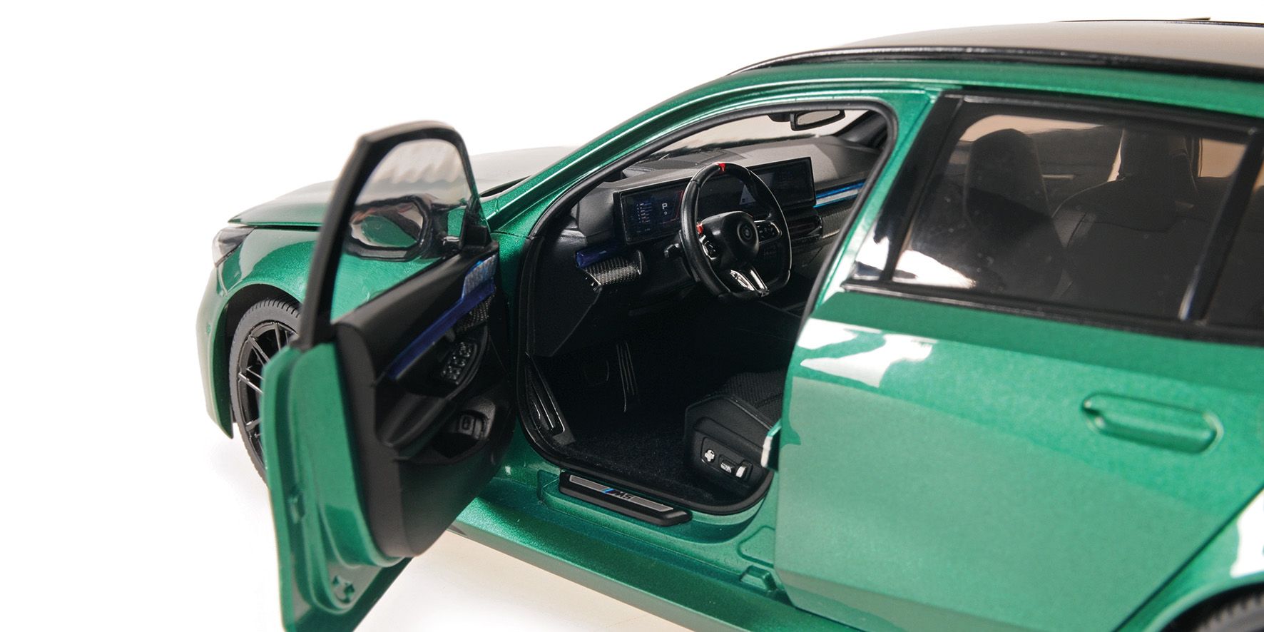 BMW M5 Touring 2024 green metallic 1:18 Minichamps