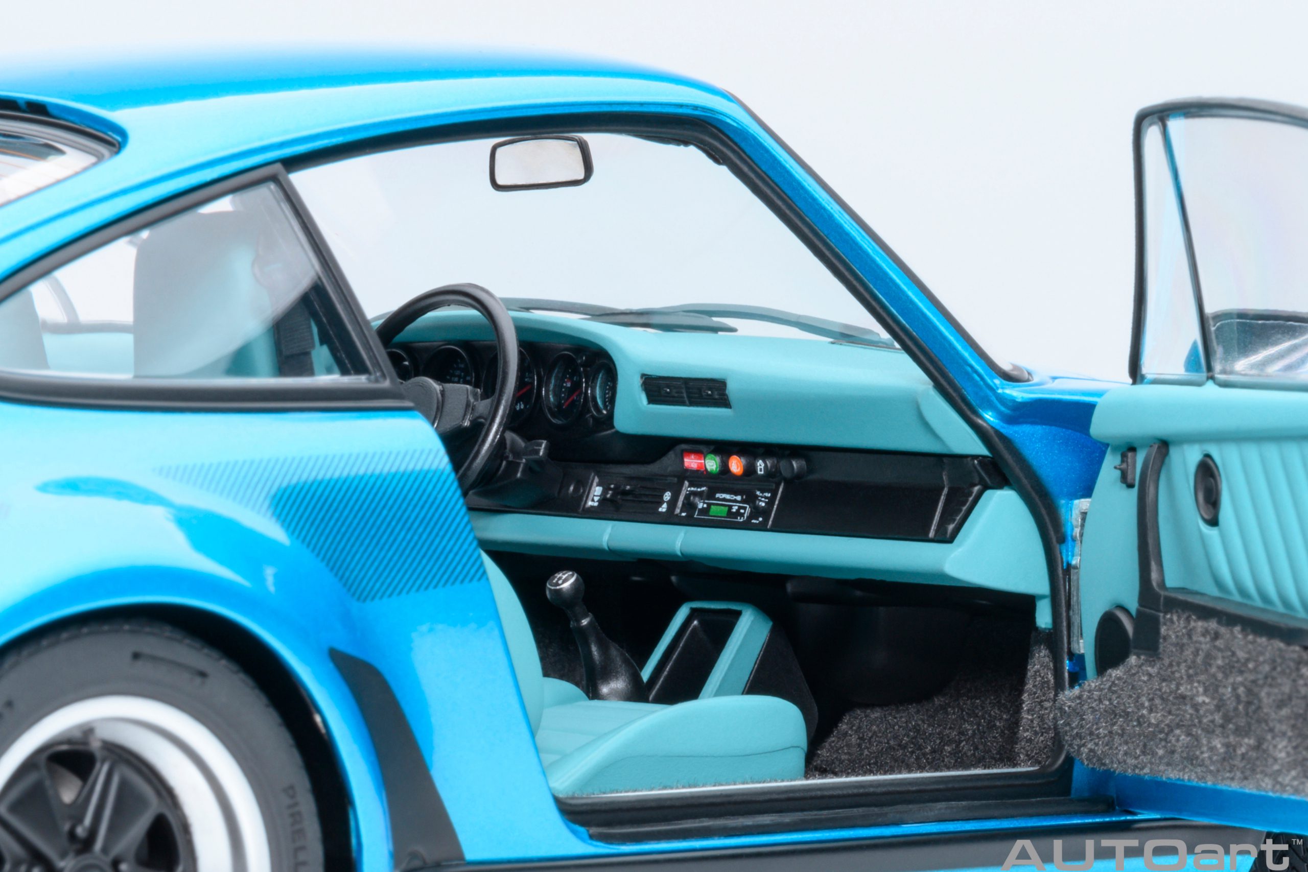 Porsche 911 930 Turbo 3.0 Minerva blue 1:18 AUTOart
