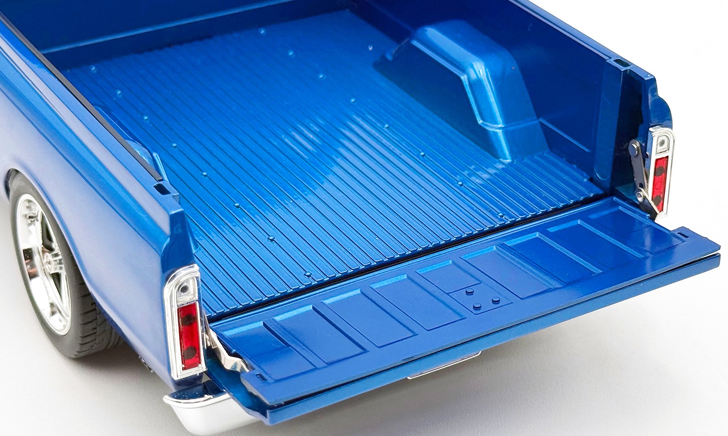 Chevrolet C-10 Custom Frost Bite 1972 blue 1:18 Acme Diecast