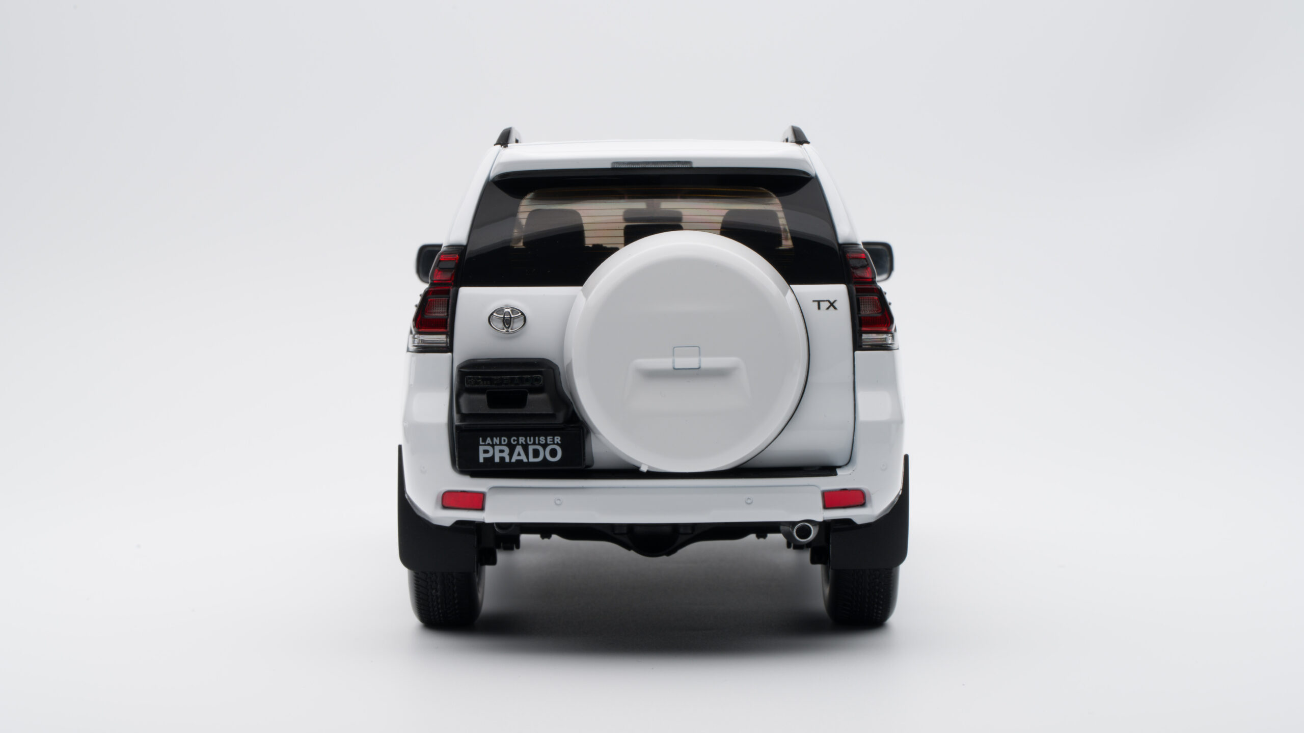 Toyota Land Cruiser Prado LHD white 1:18 Sun Star
