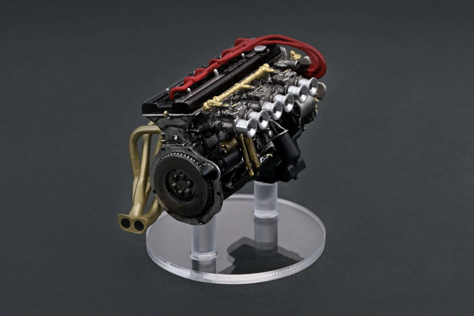 Nissan Skyline 2000 GT-R KPGC110 with Engine silver 1:18 Ignition Model