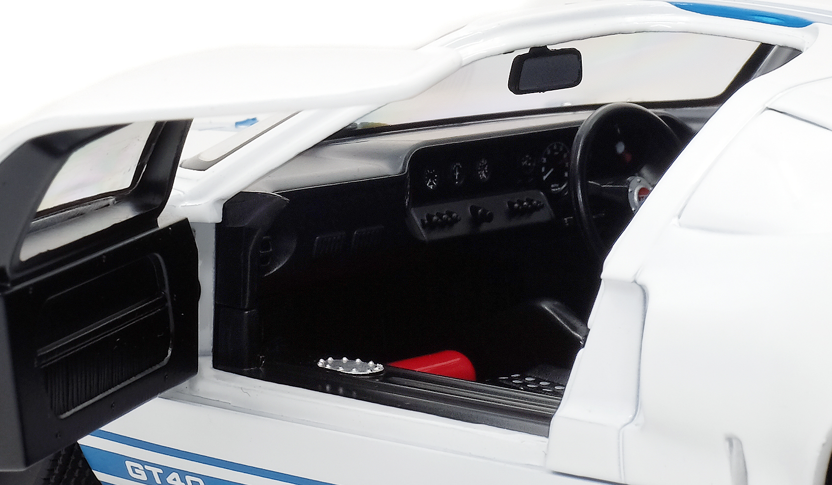 Ford GT40 MK.1 1968 white/blue stripes 1:18 Solido