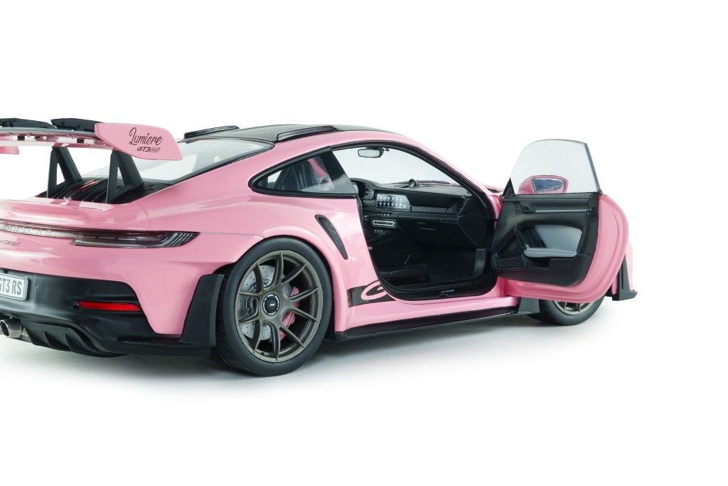 Porsche 911 GT3 RS Weissach Package 2024 pink 1:18 Solido
