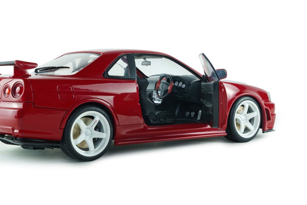 Nissan Skyline GT-R with Nismo Parts 1999 red 1:18 Solido