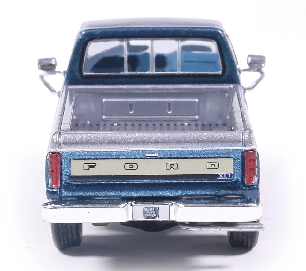 Ford F-150 Ranger XLT Short Bed 1980 silver/midnight blue metallic 1:64 Ixo America