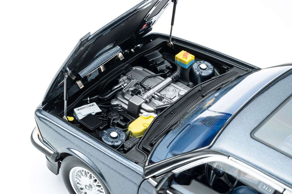 BMW 745i E23 1984 arctic blue metallic 1:18 Touring Modelcars
