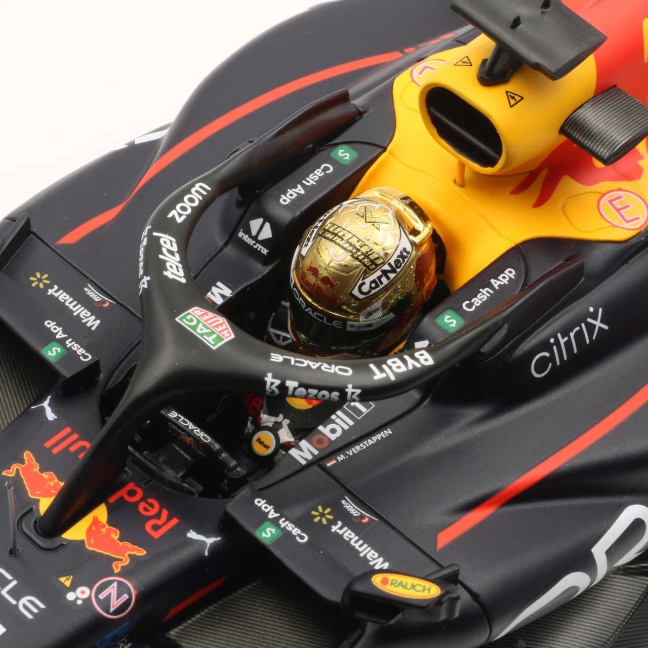 Oracle Red Bull Racing RB18 #1 M. Verstappen Winner Abu Dhabi GP 2022 1:18 Minichamps