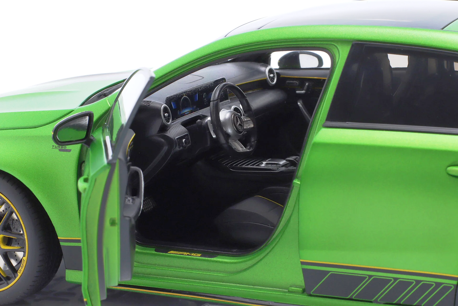 Mercedes-AMG A 45 S 4Matic 1:18 NZG