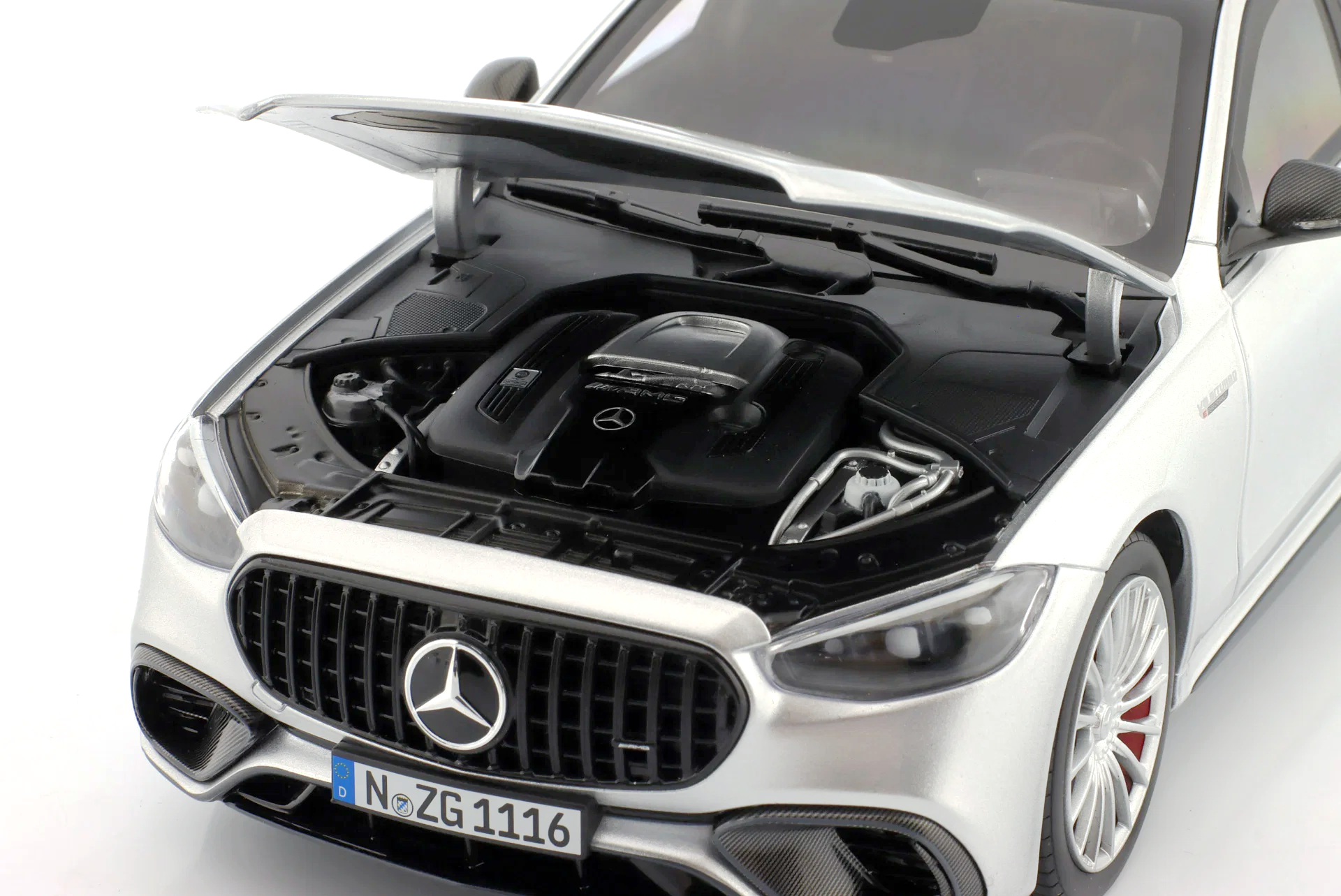 Mercedes-AMG S 63 E Performance hightech silver 1:18 NZG